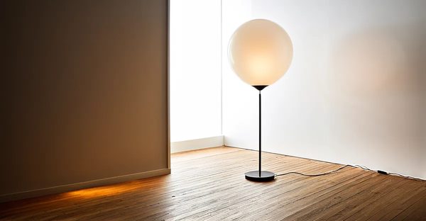 Lampadaire boule : une lueur chaleureuse et contemporaine